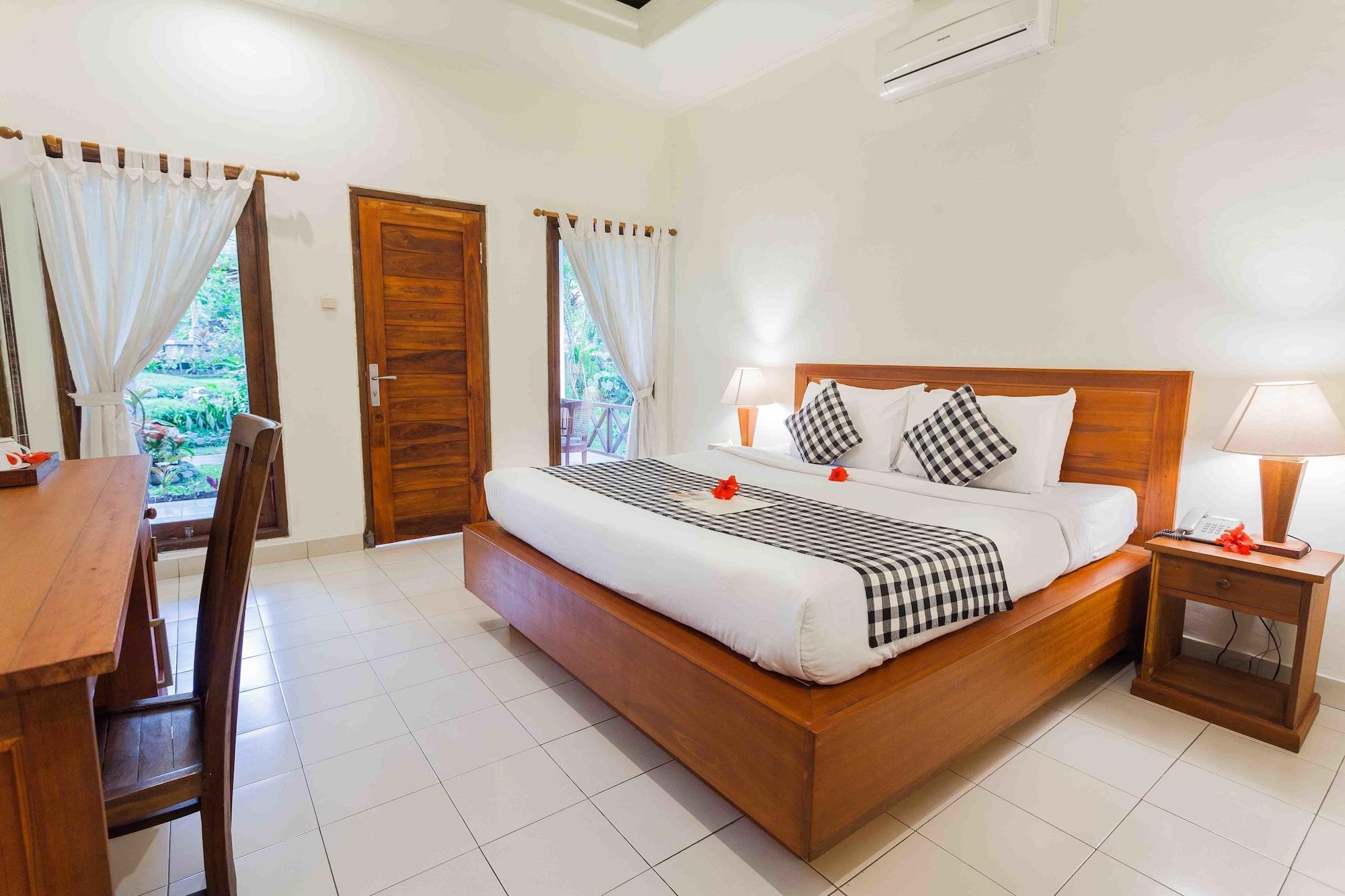 Hotel By Prasi 3*